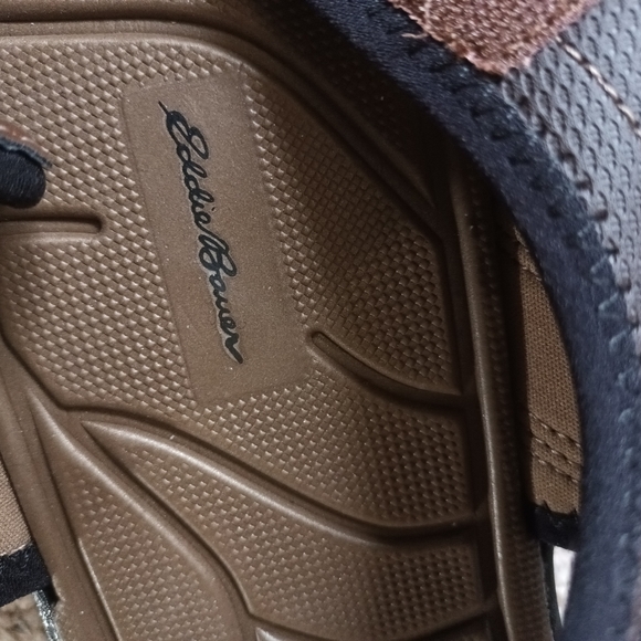 New Eddie Bauer Men's Faux Leather Top Sandals. - Picture 10 of 11